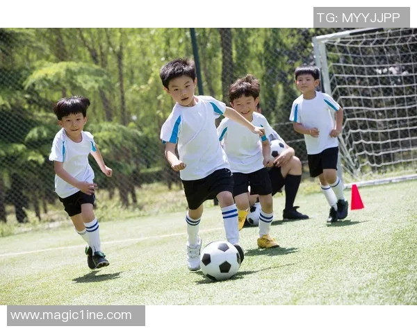 科学足球节奏训练方法探索提升球员表现与团队配合的创新策略